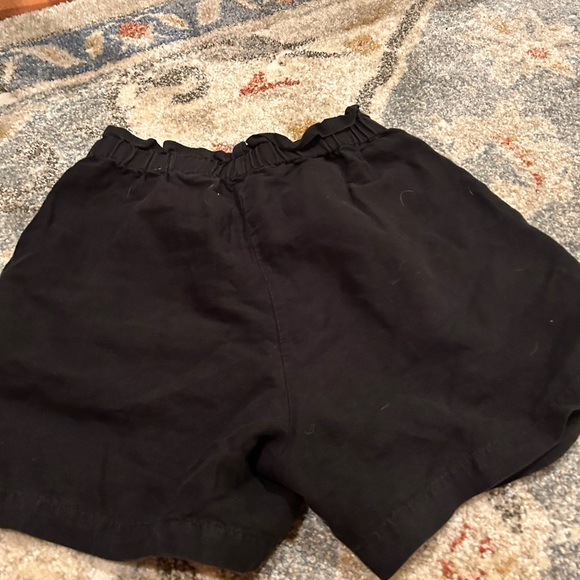 H&M Shorts - Picture 3 of 4